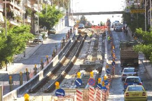 Οι εργασίες χάραξης του τραμ έχουν ξεκινήσει και οι κάτοικοι του Π. Φαλήρου επιχειρούν να τις σταματήσουν