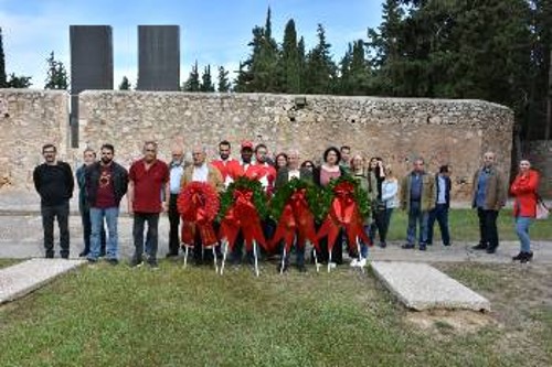 Στο μνημείο των εκτελεσμένων στην Καισαριανή