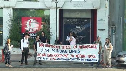 Από την κινητοποίηση στα γραφεία της «Minoan Lines» στον Πειραιά