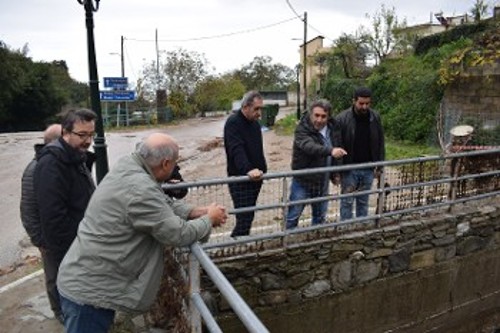 Το κλιμάκιο του ΚΚΕ στις περιοχές που χτυπήθηκαν από τις πλημμύρες