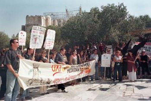 Από πρόσφατη συγκέντρωση - διαμαρτυρία των συμβασιούχων