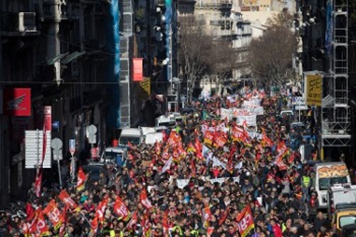 Από την απεργιακή πορεία στη Μασσαλία την Τρίτη