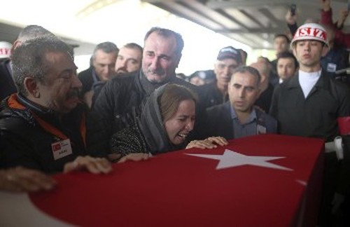 Τα φέρετρα με τις σορούς των Τούρκων στρατιωτών που σκοτώνονται στη Συρία έχουν αυξηθεί τον τελευταίο μήνα