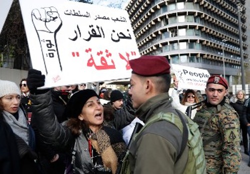 Συνεχίζονται οι διαδηλώσεις των Λιβανέζων με αφορμή τα παλιά και νέα αντιλαϊκά μέτρα