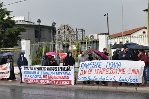 Από τη χτεσινή κινητοποίηση έξω από το χώρο όπου συνεδρίαζε το Δημοτικό Συμβούλιο Αθήνας