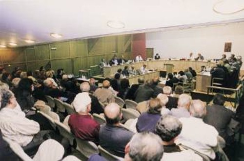 Αποψη από την αίθουσα συνεδριάσεων του δημοτικού συμβουλίου Καλλιθέας