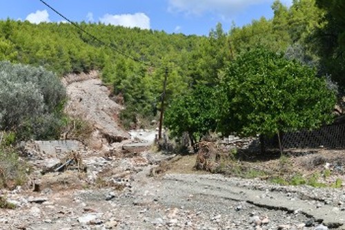 ...και μεγάλο μέρος του οδικού δικτύου παρέμενε απροσπέλαστο