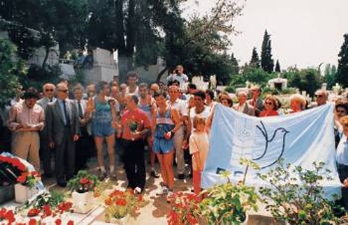 Από παλαιότερη λαμπαδηδρομία στη μνήμη του αγωνιστή της ειρήνης, Γρηγόρη Λαμπράκη