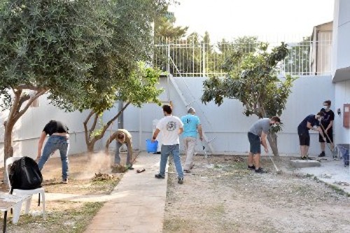 Τα μέλη και οι φίλοι του Κόμματος συμβάλλουν και με Κόκκινα Σάββατα για να είναι όλα έτοιμα για το άνοιγμα των εργασιών του 21ου Συνεδρίου