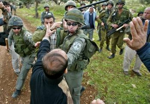 Ο ισραηλινός στρατός «περιποιείται» Παλαιστίνιους αγρότες