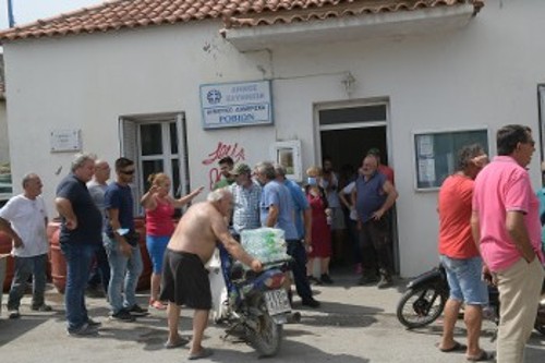 Σε κάθε σταθμό της περιοδείας η αγανάκτηση των κατοίκων αποτυπωνόταν στις καταγγελίες τους για την ανταπόκριση του κρατικού μηχανισμού