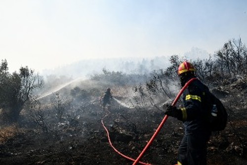 Η πυρκαγιά στα Βίλια αυξάνει τον κίνδυνο να πνιγούν το φθινόπωρο τα πυρόπληκτα χωριά