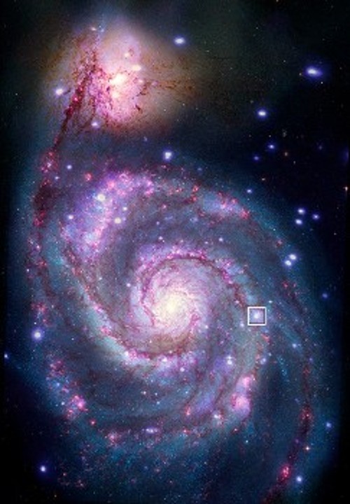 Ο σπειροειδής Γαλαξίας της Δίνης (Whirlpool Galaxy). Με το τετράγωνο σημειώνεται το σημείο σε μια από τις σπείρες του, όπου εντοπίστηκε το δυαδικό άστρο με τον πιθανό εξωπλανήτη