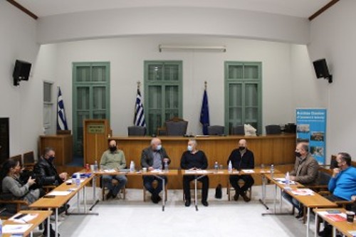 Συνάντηση με τη διοίκηση του Επιμελητηρίου Μεσσηνίας και τους εκπροσώπους του Εμπορικού Συλλόγου και του Συλλόγου της Εστίασης