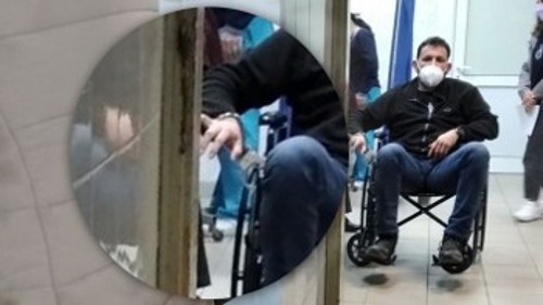 Από το όργιο καταστολής: Ο Ευθ.Δημάκης, μέλος της ΚΕ του ΚΚΕ, μετά τη σύλληψή του, τραυματισμένος και δεμένος με χειροπέδες σε αναπηρικό καροτσάκι στο Νοσοκομείο!