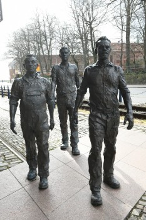 Στο λιμάνι του Kronborg αγάλματα που απεικονίζουν τους λιμενεργάτες