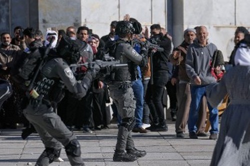 Ισραηλινές κατοχικές δυνάμεις στο τέμενος Αλ Ακσα στην Ιερουσαλήμ