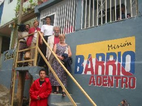 Στη φτωχογειτονιά Καρικουάο, κατά την επίσκεψη στο ιατρείο της γειτονιάς, στο πλαίσιο του προγράμματος Barrio Adentro