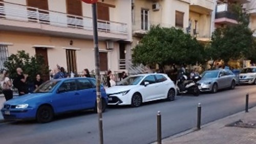Δήμος Νίκαιας - Ρέντη: Από τις 4 τα χαράματα στήθηκαν εκατοντάδες γονείς στις ουρές για μια θέση στους παιδικούς σταθμούς!