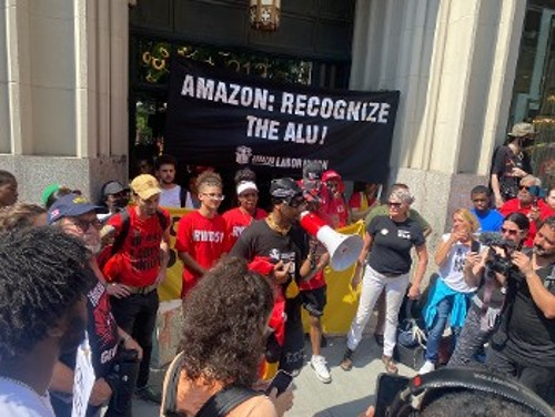 Από τις κινητοποιήσεις στη Νέα Υόρκη με τη συμμετοχή του Συνδικάτου της «Amazon»