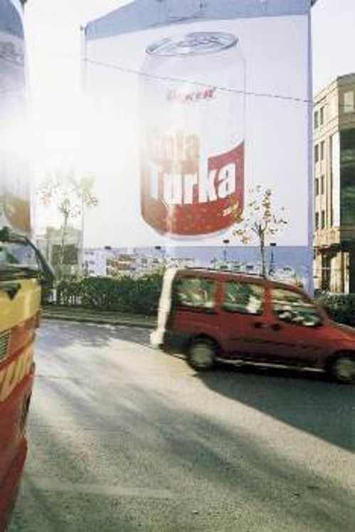 Γιγαντοαφίσες για την cola Turka...