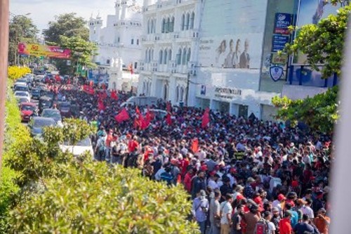 Από τις νέες μαζικές κινητοποιήσεις των εργατών της Σρι Λάνκα