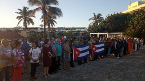 Από την εκδήλωση προς τιμήν του Κουβανού επαναστάτη Καμίλο Σιενφουέγος