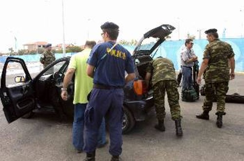 Εξονυχιστικοί έλεγχοι, με πρόσχημα την ασφάλεια των πολιτών