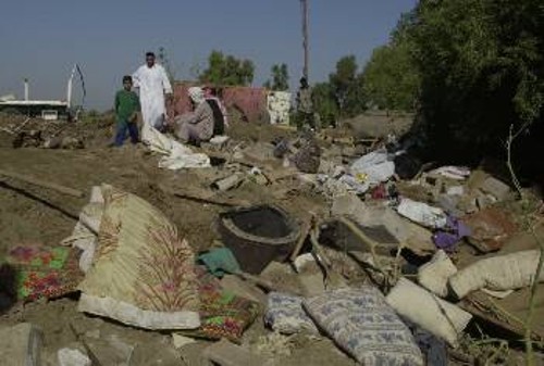 Διαλυμένα σπίτια μετά τον ανηλεή βομβαρδισμό των κατακτητών στη Φαλούτζα