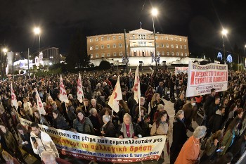 Συλλαλητήριο στο Σύνταγμα ενάντια στο νομοσχέδιο για τον κατώτατο μισθό