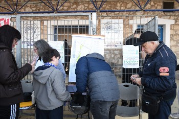 Από τη συγκέντρωση υπογραφών