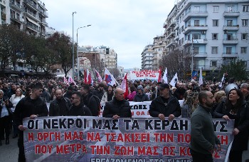 Από το μεγάλο συλλαλητήριο στη Θεσσαλονίκη για το έγκλημα στα Τέμπη