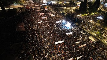 Η λεωφ. Αμαλίας ασφυκτικά γεμάτη