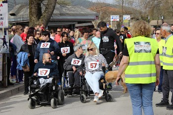 Δρομείς ΑμεΑ έδωσαν μάθημα ζωής, υπερασπίστηκαν το δίκιο όλων των παιδιών από τα Τέμπη μέχρι τη Γάζα