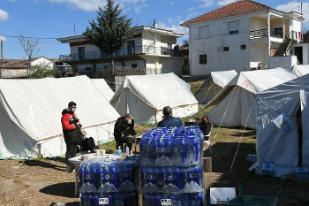 Σκηνές σεισμόπληκτων, σε υπαίθριο χώρο του Μεσοχωρίου