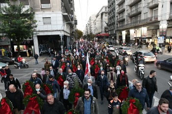 Το ΠΑΜΕ, εργατικά σωματεία και άλλοι φορείς κατευθύνθηκαν με πορεία από την πλατεία Κάνιγγος...